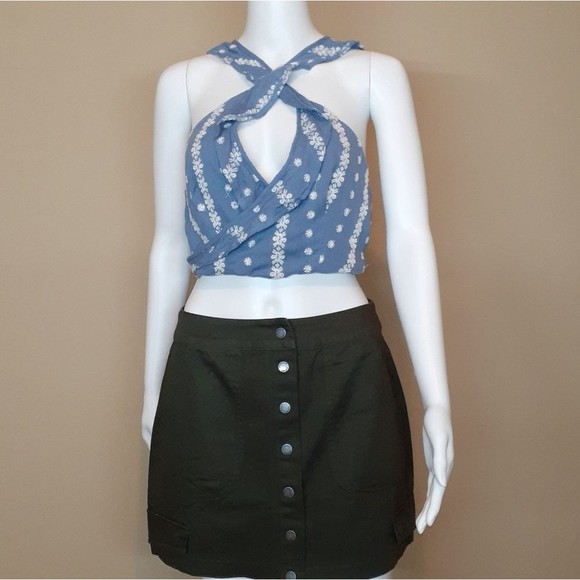 LF Blue Daisy Criss-Cross Chambray Boho Ruffle Floral Crop Top 4 Blue NWT - Picture 5 of 10